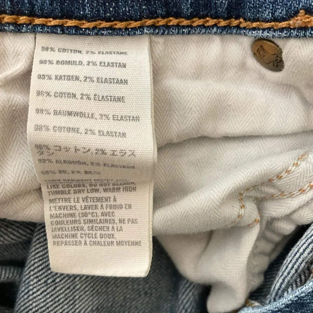 Abercrombie & Fitch Distressed women’s broken in Jeans 8R waist 29 / length 33